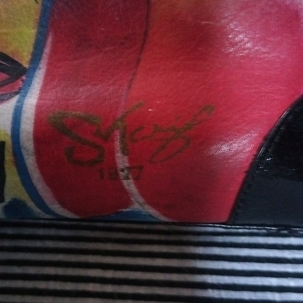 Rare sharif Artistic Expressions is one of a kind hand painted crossbody bag. - Picture 4 of 12